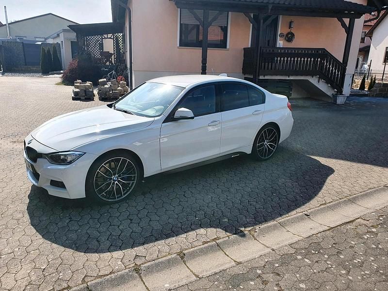 Weiß Gebraucht 2012 BMW 335 Performance Limousine | 23.500 € - Bild 1/4