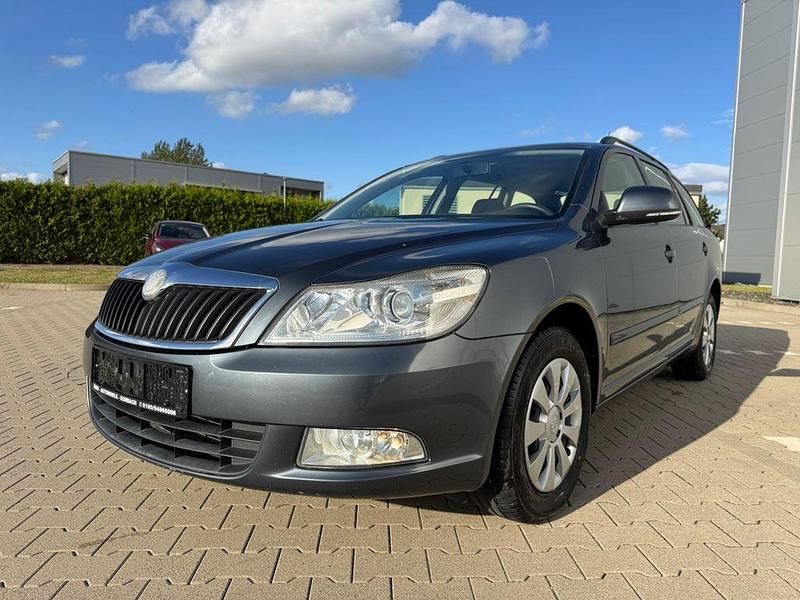 Grau Gebraucht 2009 Skoda Octavia Ambiente Kombi | 4.450 € - Bild 1/4