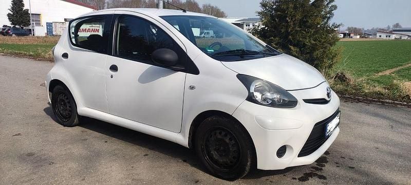 Gebraucht Toyota Aygo Cool 69 PS (50 kW) 2014 Weiß Kleinwagen