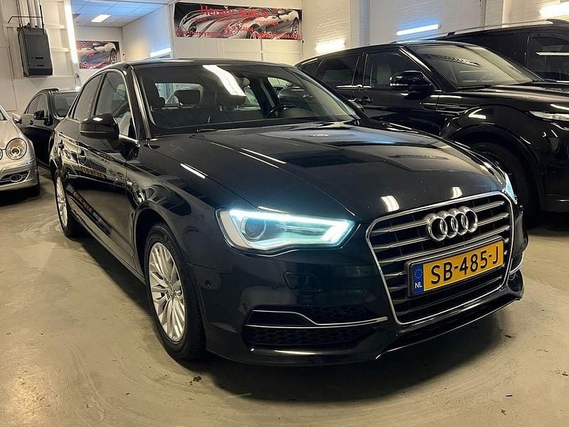 Schwarz Gebraucht 2013 Audi A3 S-Line Limousine | 9.250 € (Superpreis) - Bild 1/4