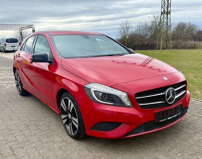 Gebraucht Mercedes A200 156 PS (114 kW) 2012 Rot Limousine