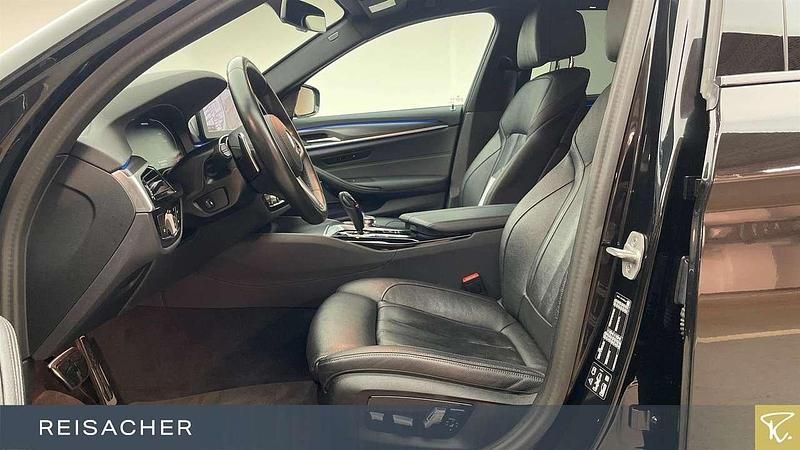 Gebraucht BMW 550 530 PS (389 kW) 2023 Saphirschwarz metallic Limousine