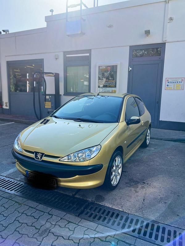 Gold Gebraucht 2005 Peugeot 206 Coupé | 2.500 € (Teuer) - Bild 1/4