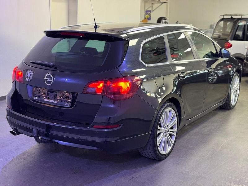 Gebraucht Opel Astra Sport 179 PS (131 kW) 2011 Schwarz Kombi