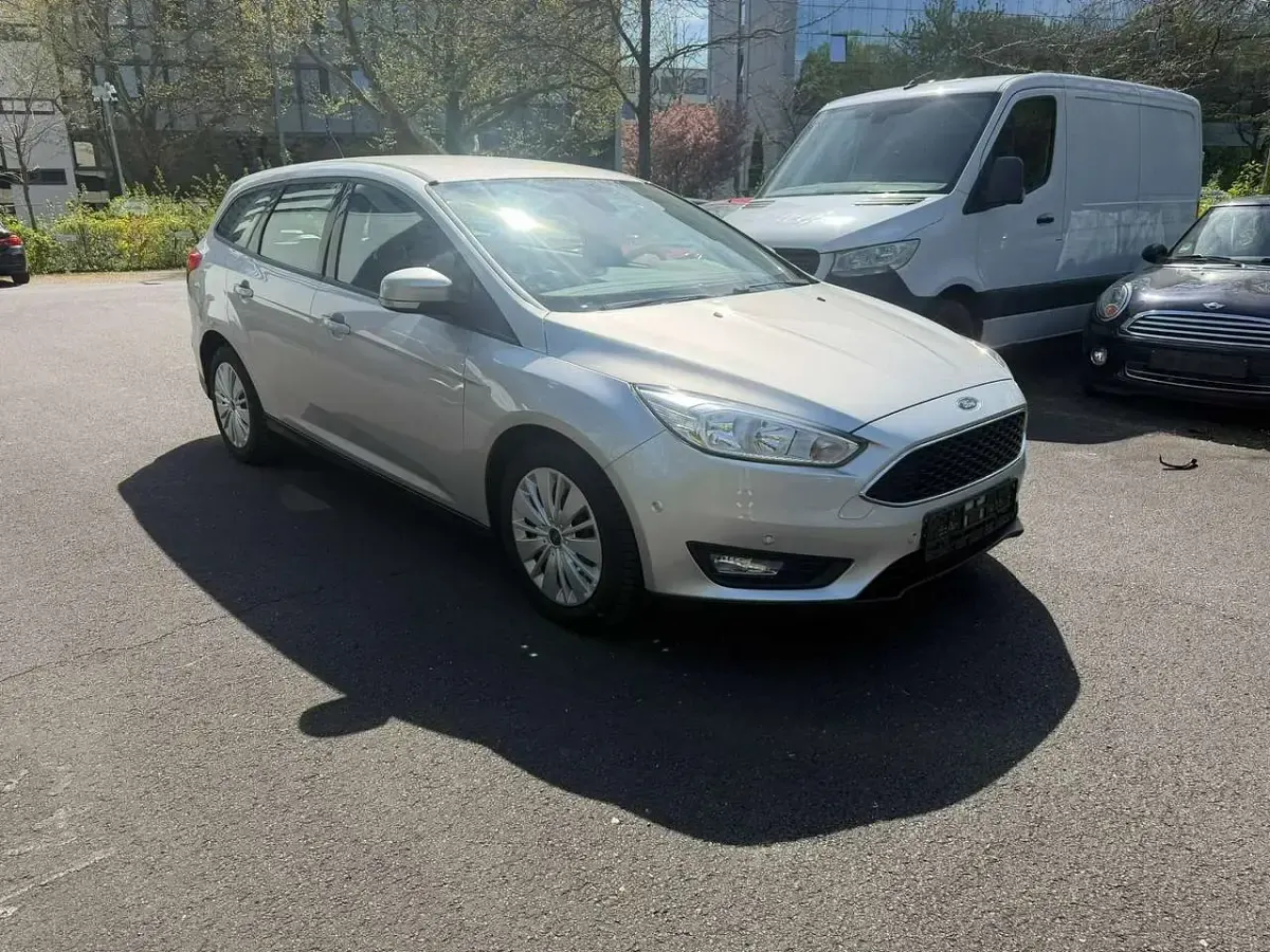 Gebraucht Ford Focus Trend 105 PS (77 kW) 2016 Polarsilber metallic Kombi