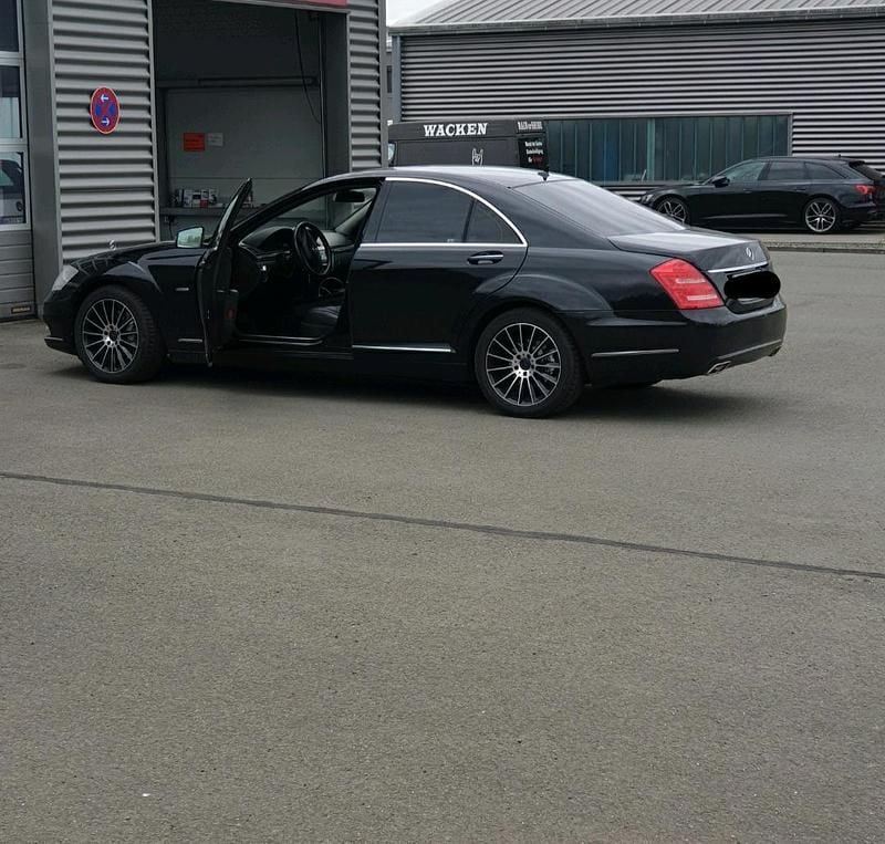 Schwarz Gebraucht 2010 Mercedes S350 Limousine | 11.450 € (Superpreis) - Bild 1/4