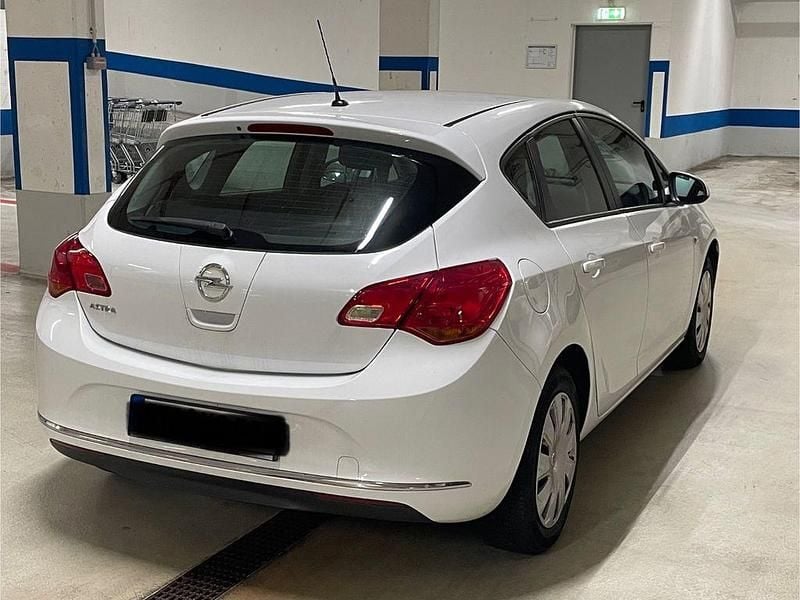 Gebraucht Opel Astra 116 PS (85 kW) 2015 Weiß Limousine