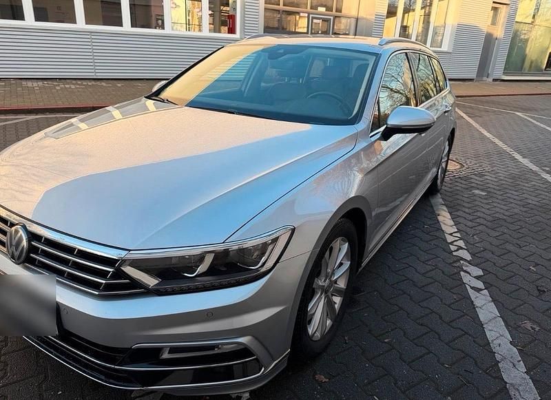 Gebraucht VW Passat Highline 150 PS (110 kW) 2018 Silber Kombi