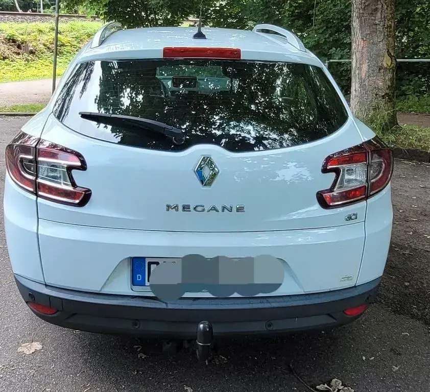 Gebraucht Renault Mégane LIMITED 110 PS (80 kW) 2014 Weiß Limousine