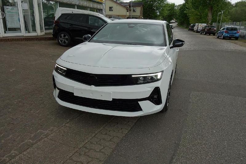 Gebraucht Opel Astra 131 PS (96 kW) 2024 Jade weiß Limousine