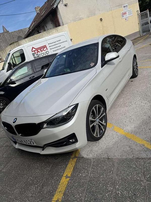 Gebraucht BMW 320 Sport Line 190 PS (139 kW) 2017 Weiß Kleinwagen