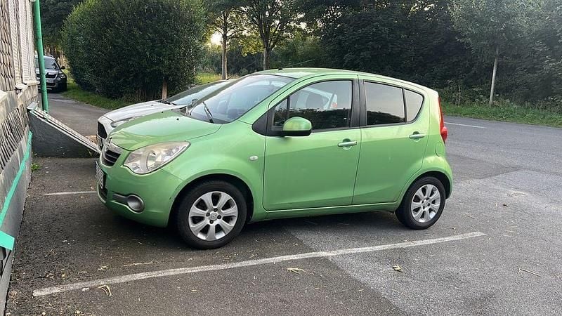 Grün Gebraucht 2009 Opel Agila Limousine | 2.850 € (Fairer Preis) - Bild 1/3