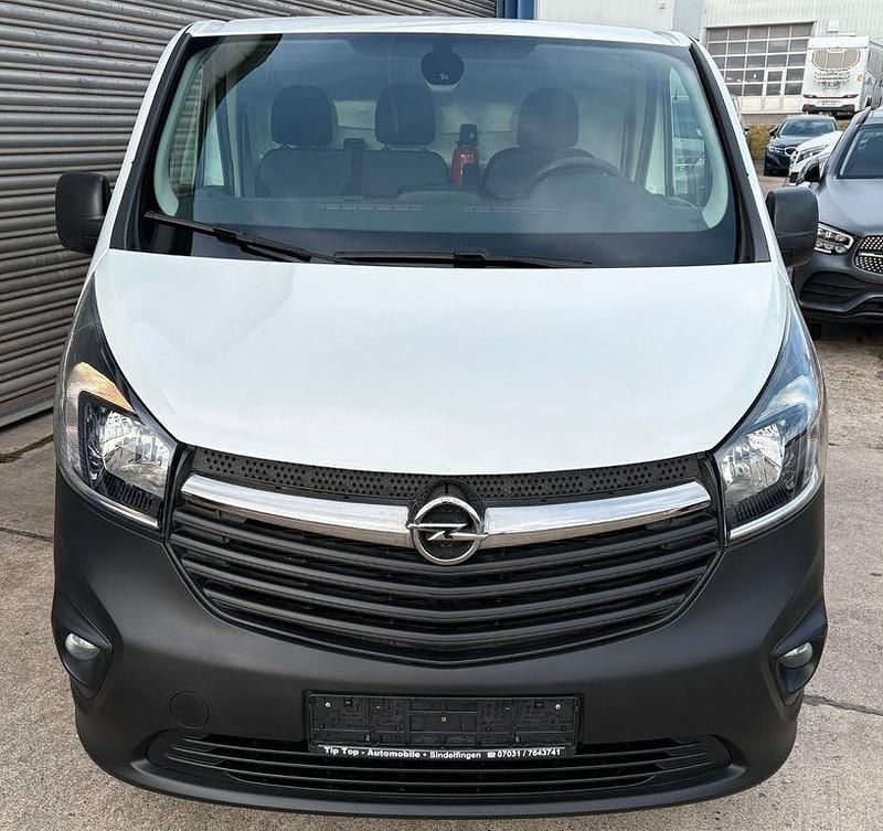 Gebraucht Opel Vivaro 121 PS (88 kW) 2018 Weiß Van / Kleinbus