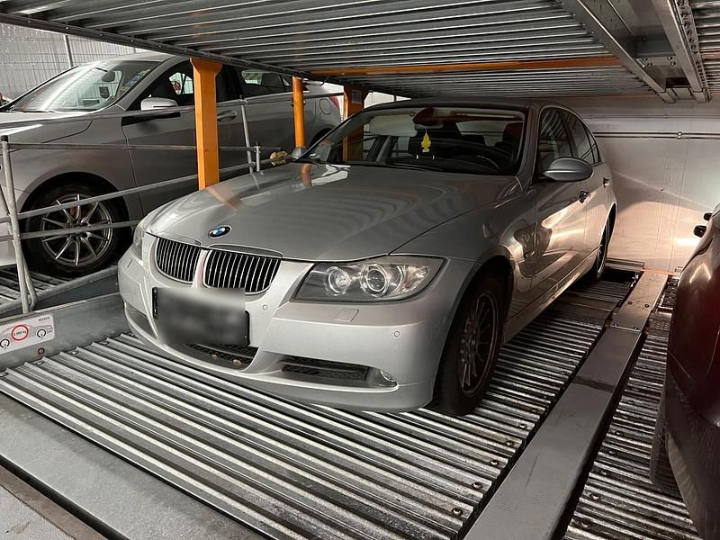 Silber Gebraucht 2008 BMW 325 Limousine | 3.990 € (Superpreis) - Bild 1/4