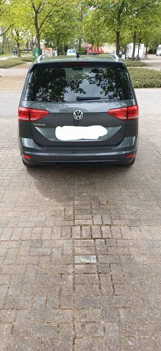 Gebraucht VW Touran Highline 150 PS (110 kW) 2019 Grau Van / Kleinbus