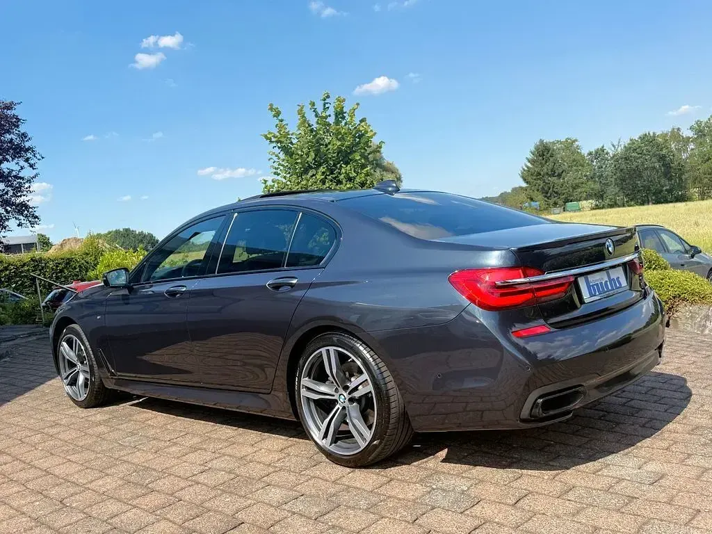 Gebraucht BMW 740L M Sport 320 PS (235 kW) 2019 Singapur grau metallic Limousine