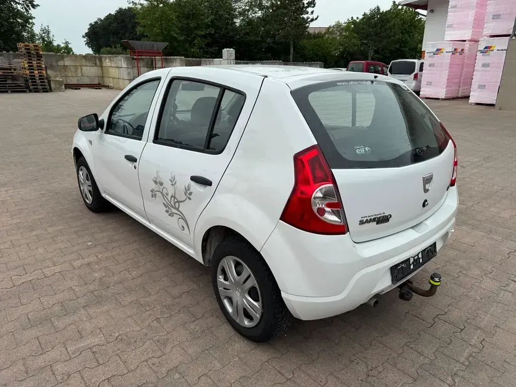 Gebraucht Dacia Sandero Basis 75 PS (55 kW) 2010 Weiß Limousine