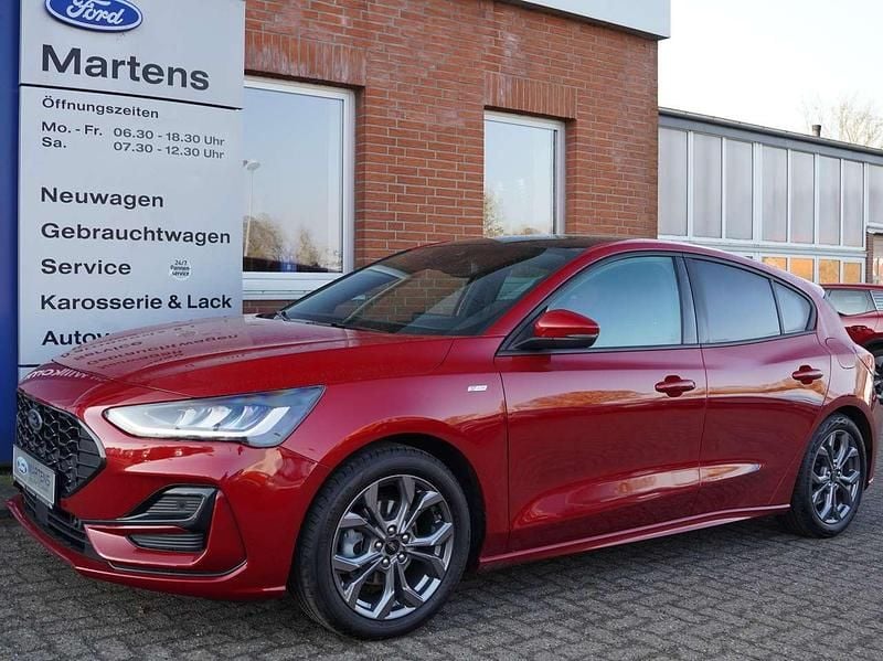 Gebraucht Ford Focus ST-Line 155 PS (114 kW) 2023 Fantastic red tc Kleinwagen