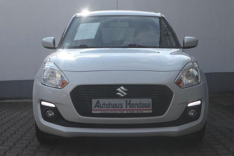 Weiß Gebraucht 2017 Suzuki Swift Comfort Limousine | 10.490 € (Fairer Preis) - Bild 1/4