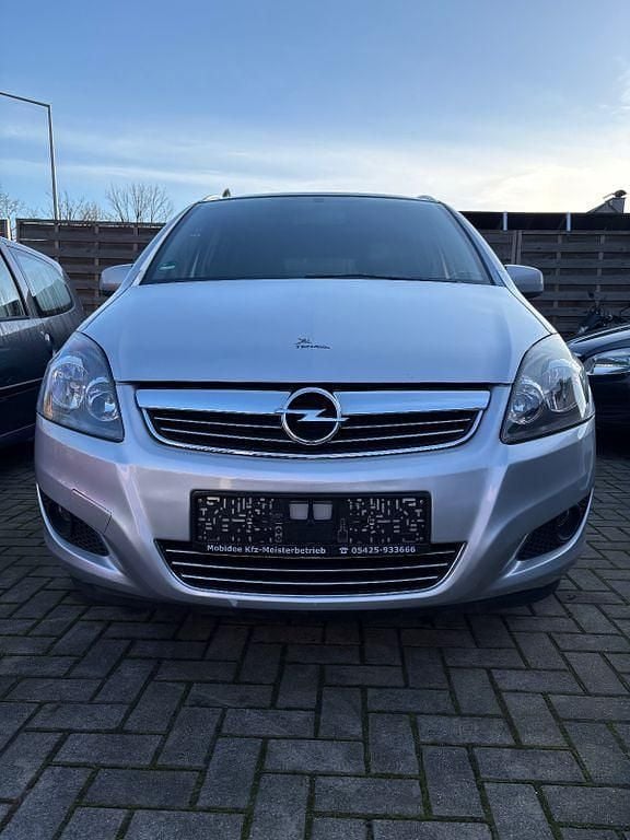 Gebraucht Opel Zafira Edition 116 PS (85 kW) 2010 Silber Van / Kleinbus
