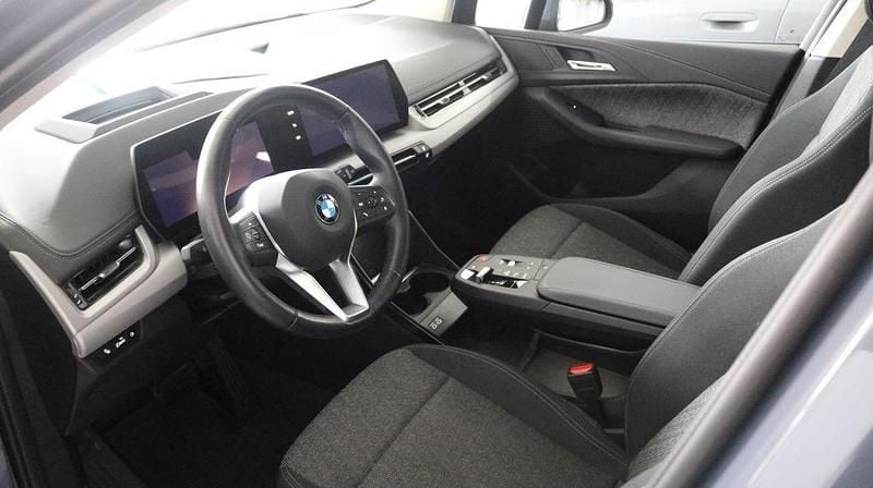 Gebraucht BMW 220 156 PS (114 kW) 2024 Sparkling kupfergrau metallic Van / Kleinbus