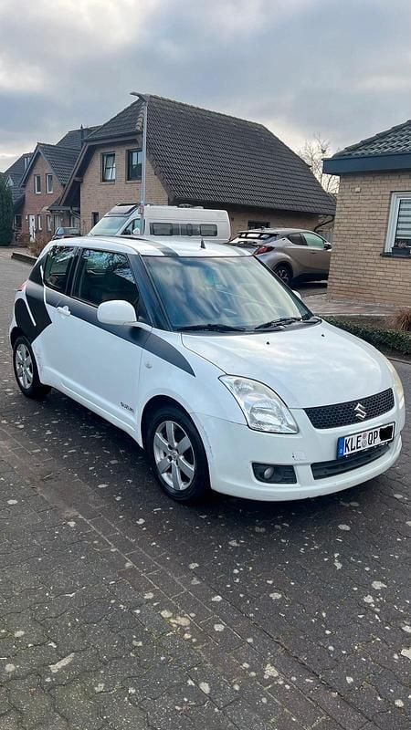 Gebraucht Suzuki Swift 67 PS (49 kW) 2010 Weiß Kleinwagen