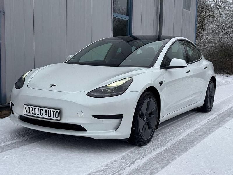 Gebraucht Tesla Model 3 Standard Range Plus 239 kW (325 PS) 2021 Pearl white multicoat Limousine