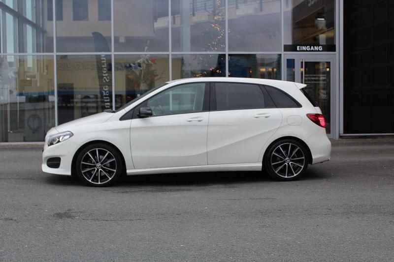 Gebraucht Mercedes B200 Urban 156 PS (114 kW) 2018 Weiß Van / Kleinbus