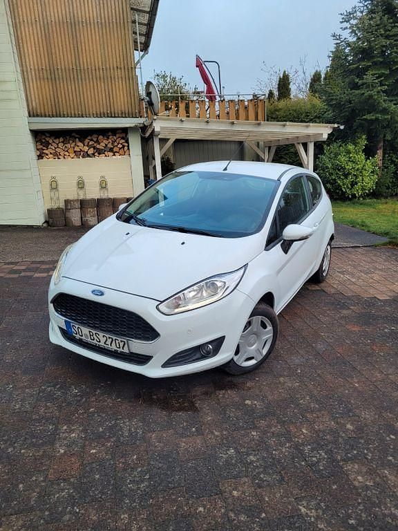 Gebraucht Ford Fiesta Cool & Connect 101 PS (74 kW) 2017 Weiß Limousine