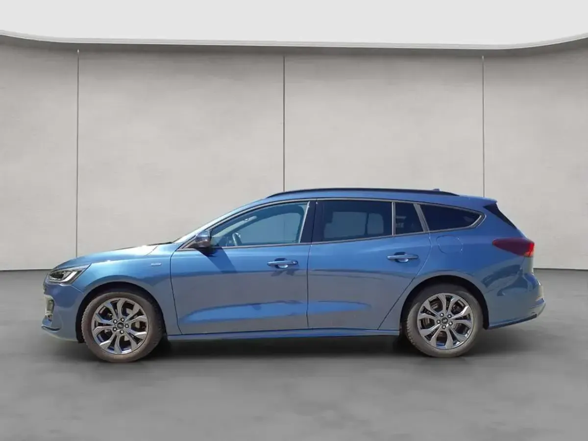 Gebraucht Ford Focus ST-Line X 125 PS (91 kW) 2023 Chrome blue metallic Kombi