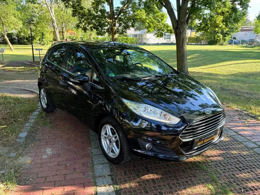 Gebraucht Ford Fiesta Trend 105 PS (77 kW) 2013 Schwarz Limousine