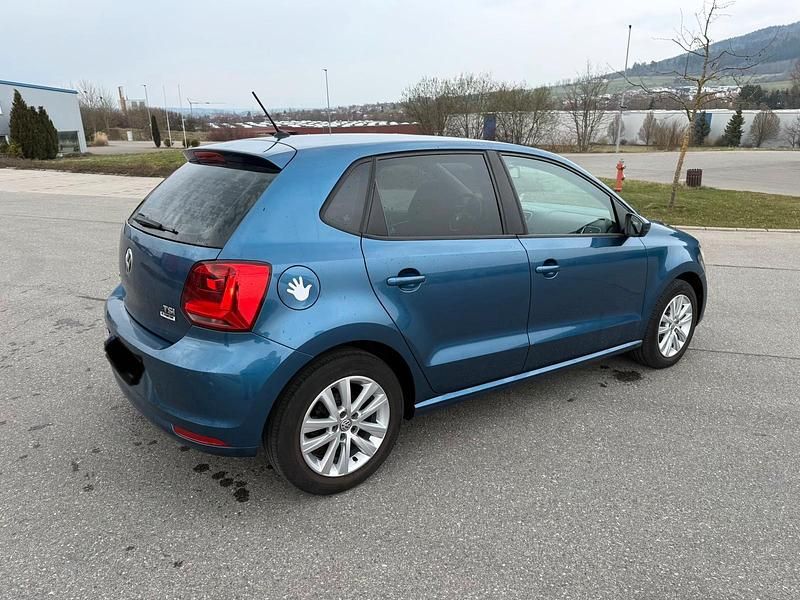 Gebraucht VW Polo Highline 90 PS (66 kW) 2016 Blau Kleinwagen