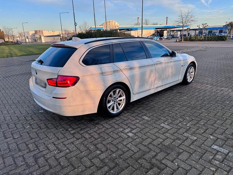 Gebraucht BMW 525 Comfort Edition 218 PS (160 kW) 2011 Weiß Kombi