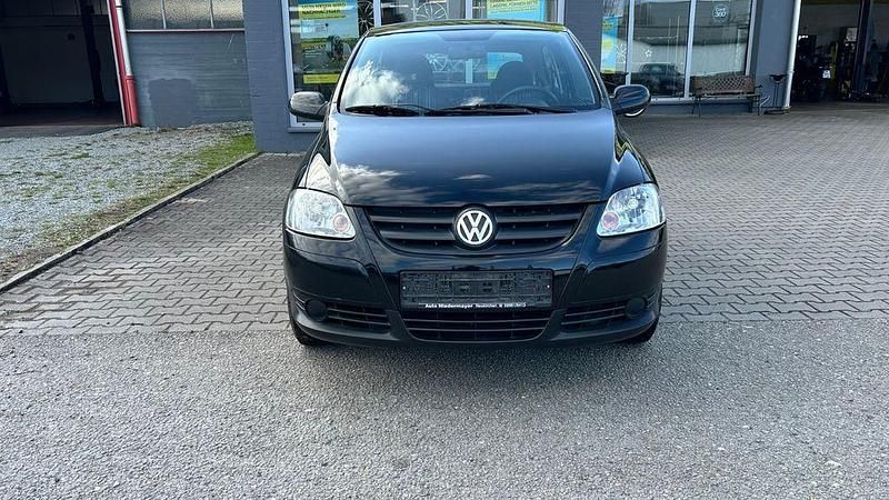 Gebraucht VW Fox 54 PS (39 kW) 2008 Schwarz Kleinwagen