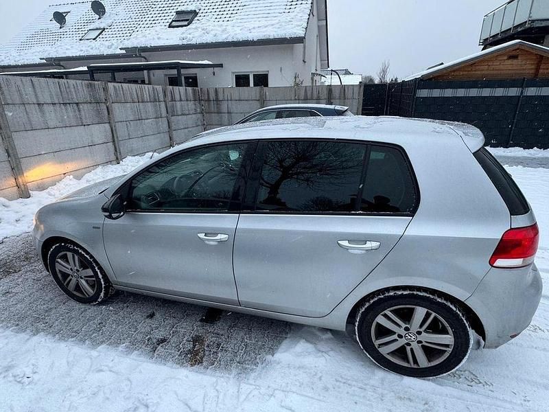Gebraucht VW Golf VII Match 105 PS (77 kW) 2012 Silber Limousine