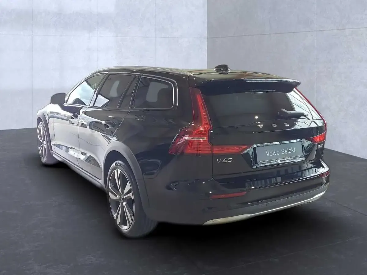 Gebraucht Volvo V60 CC 145 PS (106 kW) 2023 Kombi