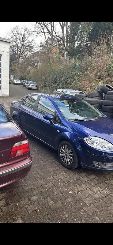 Gebraucht Fiat Linea 120 PS (88 kW) 2009 Blau Limousine