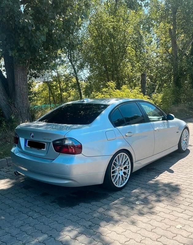 Gebraucht BMW 320 170 PS (125 kW) 2008 Silber Limousine
