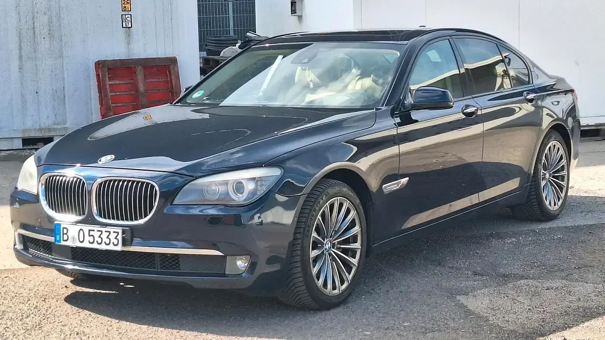 Gebraucht BMW 740 306 PS (225 kW) 2011 Blau Limousine