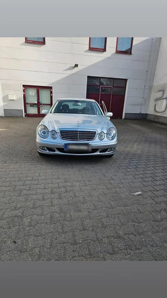 Gebraucht Mercedes E200 Classic 163 PS (119 kW) 2005 Silber Limousine