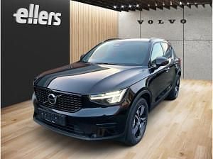 Neu Volvo XC40 Plus 163 PS (119 kW) 2026 Beige (onyx schwarz metallic) SUV