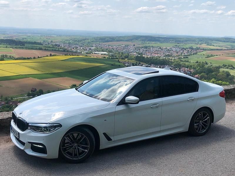 Weiß Gebraucht 2018 BMW 540 Limousine | 26.050 € (Fairer Preis) - Bild 1/4