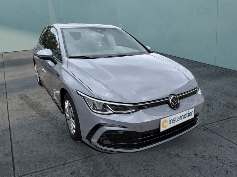 Grau Gebraucht 2023 VW Golf VIII R-line Limousine | 31.500 € (Etwas zu teuer) - Bild 1/4