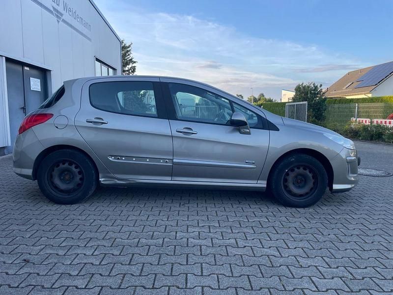 Gebraucht Peugeot 308 Access 120 PS (88 kW) 2012 Grau Limousine