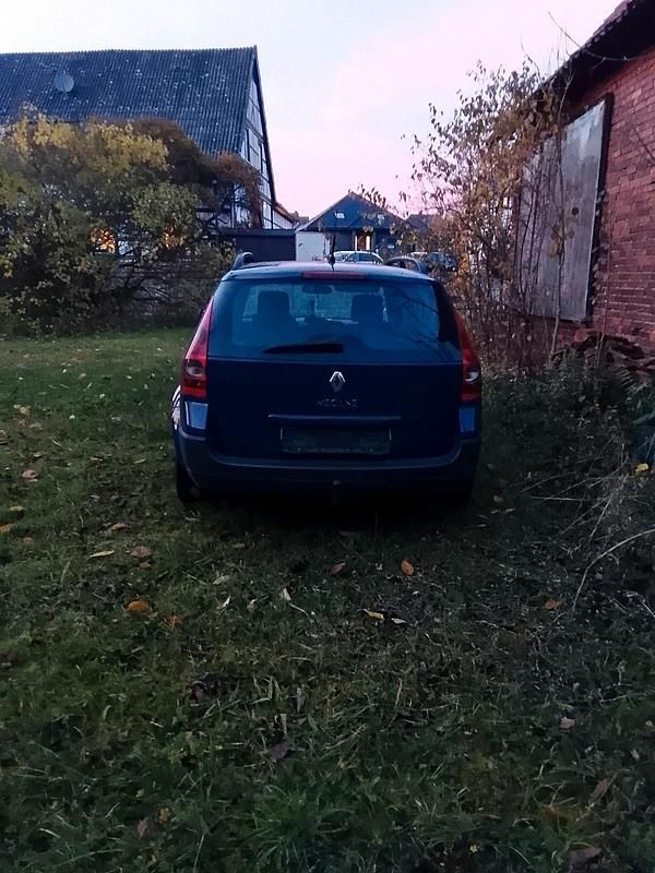 Blau Gebraucht 2004 Renault Mégane GrandTour Kombi | 2.500 € - Bild 1/4