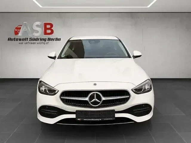 Gebraucht Mercedes C200 Avantgarde 225 PS (165 kW) 2023 Weiß Limousine