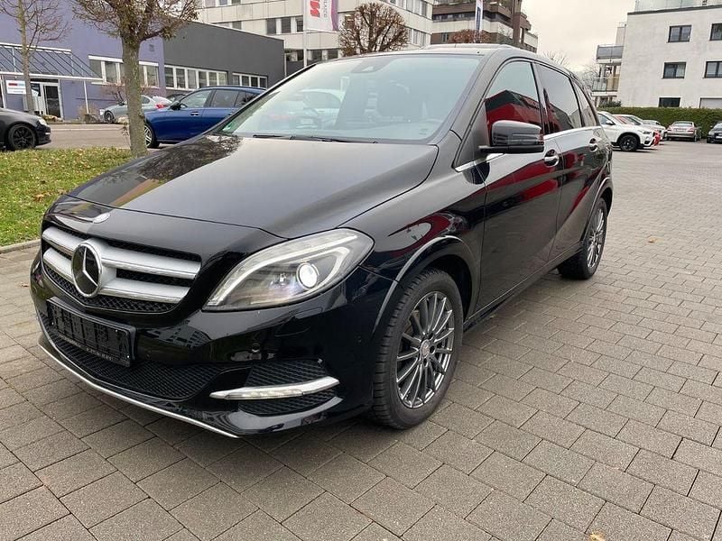 Schwarz Gebraucht 2015 Mercedes 250 Limousine | 12.750 € (Superpreis) - Bild 1/4
