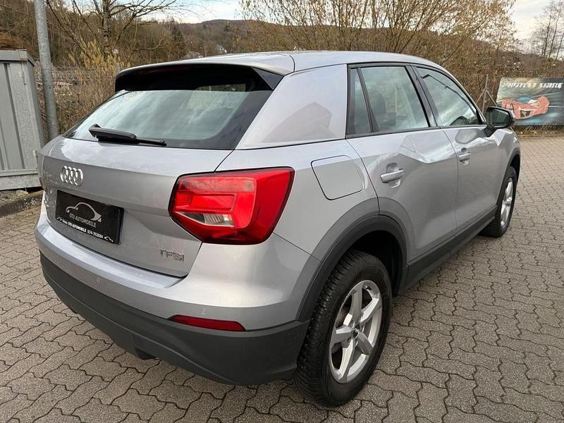 Gebraucht Audi Q2 Basis 150 PS (110 kW) 2017 Silber SUV