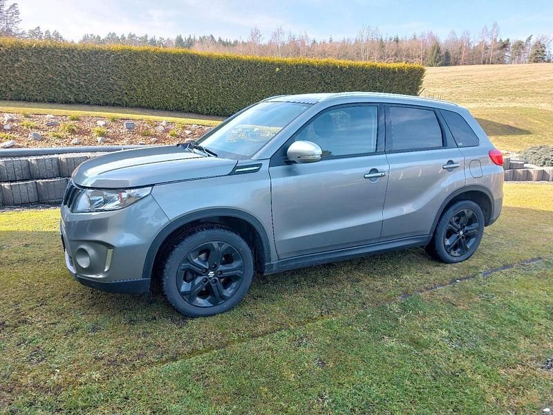 Gebraucht Suzuki Vitara 140 PS (102 kW) 2018 Grau SUV