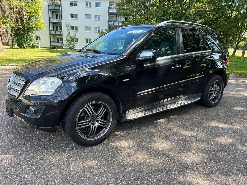 Schwarz Gebraucht 2009 Mercedes ML350 SUV | 12.950 € (Fairer Preis) - Bild 1/4
